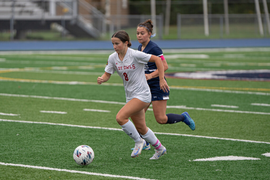 Photo by Hunter O. Lyle Bradford’s Bella Prince takes the ball downfield during the Lady Owls 6-2 win over Warren.