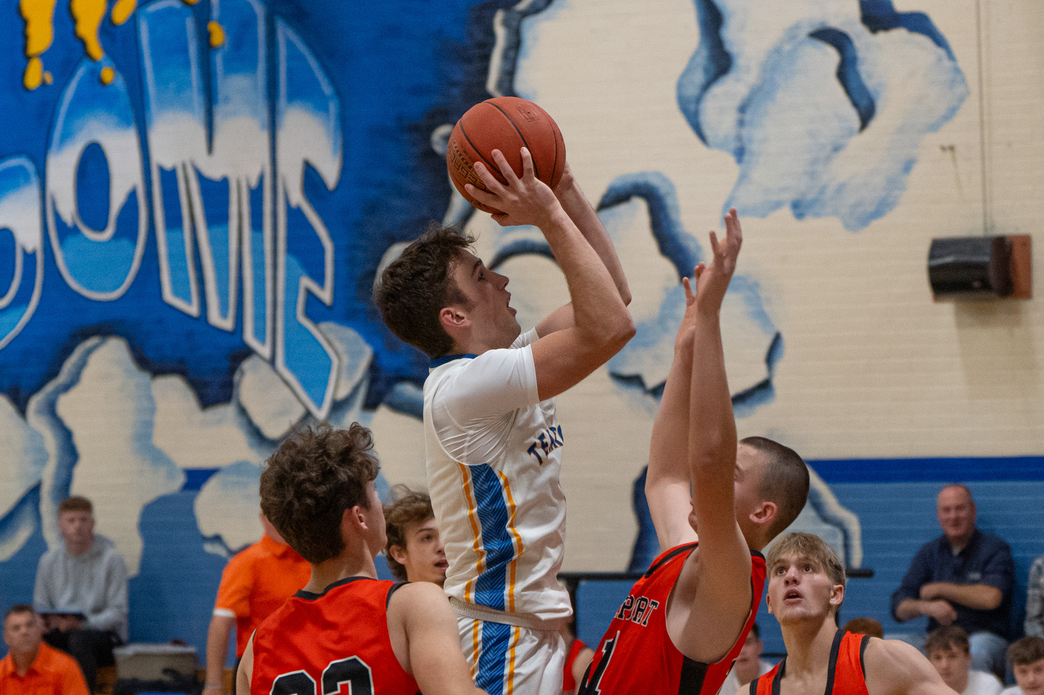 Otto-Eldred's Manning Splain takes and makes a contested jump shot during their season-opening win over Smethport on Friday. | Photo by Hunter O. Lyle
